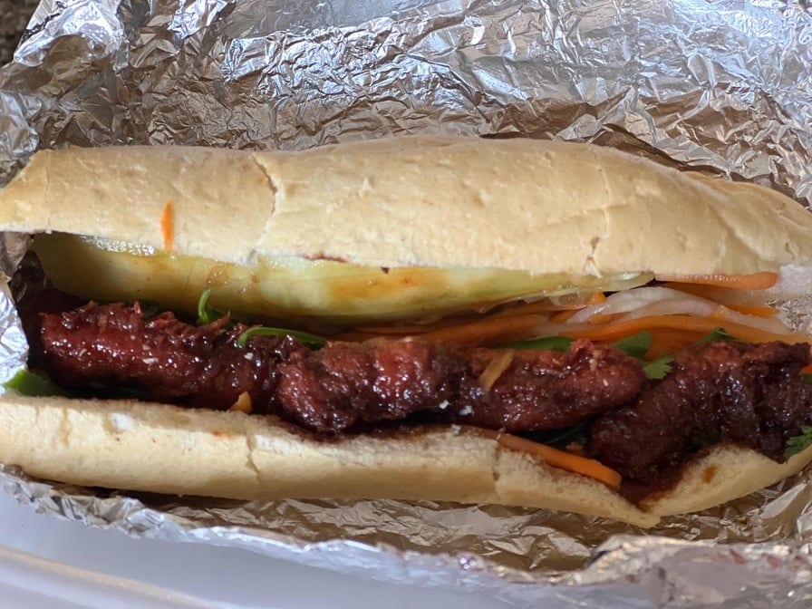 Vegan Ribs Sandwich.